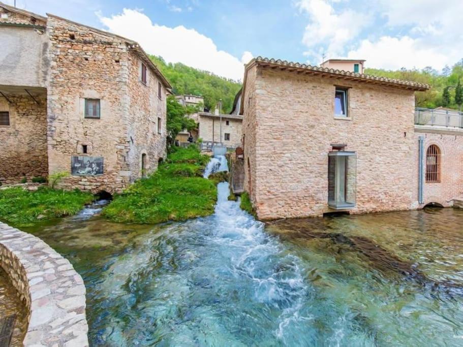 Casa Vacanze Fonte Del Menotre Foligno Kültér fotó