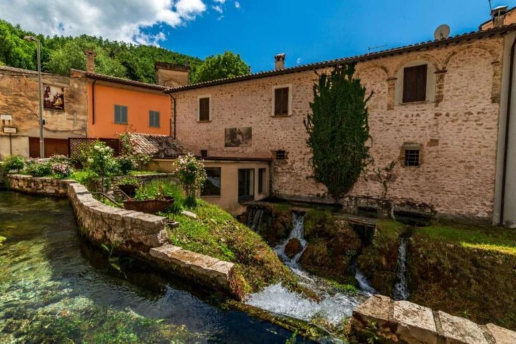 Casa Vacanze Fonte Del Menotre Foligno Kültér fotó